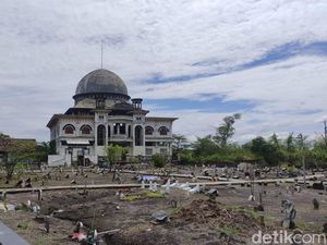Masjid Ini Berdiri Kokoh di Tengah Desa Hilang Ditelan Lumpur Lapindo