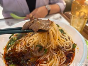 Video: Halal! Ada Mie Lanzhou Autentik di Sebelah Tembok Pink Viral Singapura
