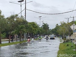 Hujan Angin Selama 2 Hari, Sejumlah Titik di Mataram Tergenang Air
