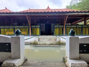 Kisah Masjid Agung Giriloyo dan Makam Paman Sultan Agung di Imogiri Bantul