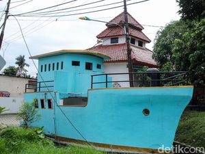 Potret Masjid Perahu Cibarusah yang  Simpan Jejak Sejarah