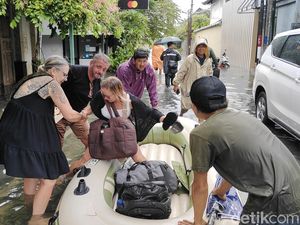 Banjir Terjang Dewi Sri Legian, Wisatawan Terjebak