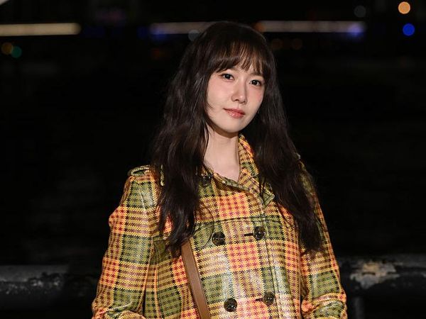 Yoona SNSD Tampil Beda di London Fashion Week, Poni Barunya Curi Perhatian