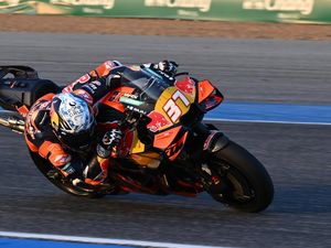 Sprint Race MotoGP Thailand 2026: Acosta Bikin Marquez Kelimpungan!