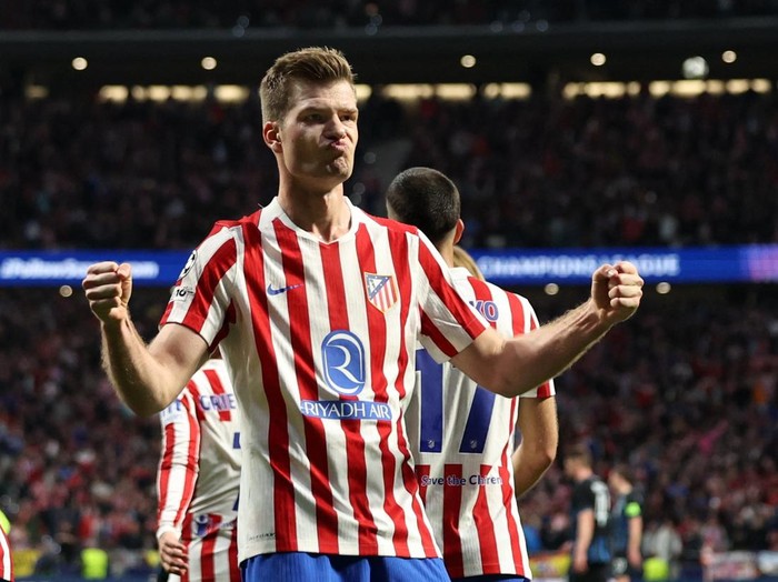 Soccer Football - UEFA Champions League - Play Off - Second Leg - Atletico Madrid v Club Brugge - Riyadh Air Metropolitano, Madrid, Spain - February 24, 2026 Atletico Madrid's Alexander Sorloth celebrates scoring their third goal REUTERS/Violeta Santos Moura