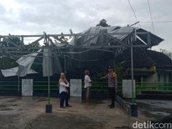 2 Kecamatan di Klaten Diterjang Angin Kencang, Atap Berterbangan