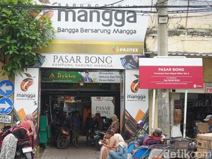 Geliat Penjualan Kurma di Pasar Bong Surabaya