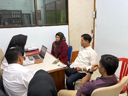 Penampakan Ibu Tiri Tersangka Penganiaya Bocah Sukabumi Saat Diperiksa Polisi