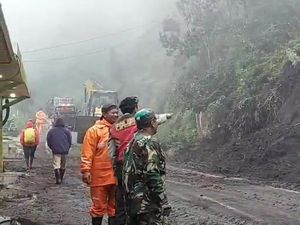 16 Jam Tertutup Longsor, Jalur Wisata Bromo ke Penanjakan Normal Lagi
