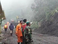 16 Jam Tertutup Longsor, Jalur Wisata Bromo ke Penanjakan Normal Lagi