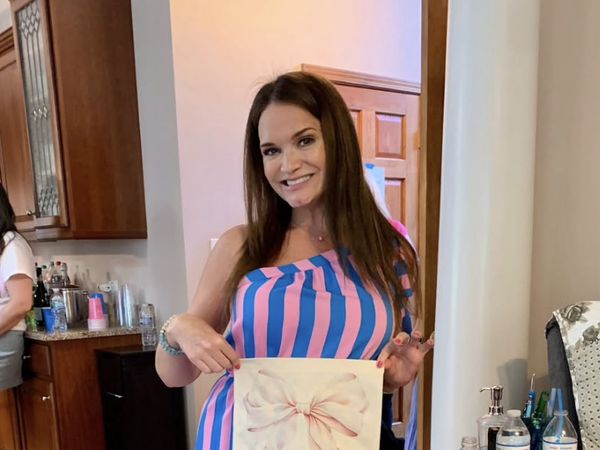 Foto Aktris 49 Tahun Melahirkan Anak Pertama Usai Suami Wafat 10 Tahun Lalu