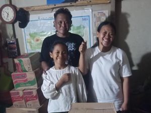 Kapolres Tangerang Kota Santuni Agista, Bocah Penjual Lukisan yang Viral