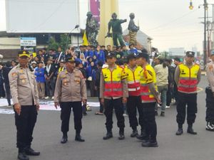Polres Sukoharjo Bagikan 250 Takjil Gratis di Kartasura dan Solo Baru