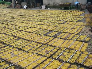 Produksi Kerupuk Mie Meningkat Saat Ramadan