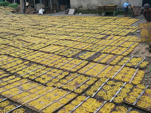 Produksi Kerupuk Mie Meningkat Saat Ramadan