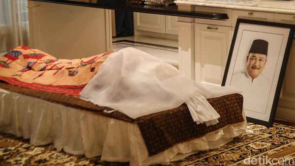 Suasana Rumah Duka Eks Gubernur Sumsel Almarhum Alex Noerdin