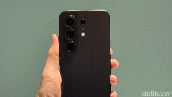 Tampilan Tecno Camon 50: HP Rp 3 Juta Kamera Kelas Atas & Baterai Jumbo