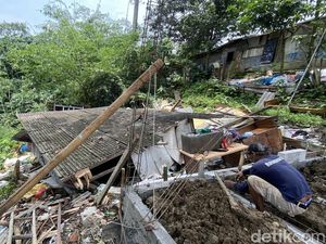 Tanah Gerak Terjadi di Sukorejo Semarang, 2 Rumah Ambles