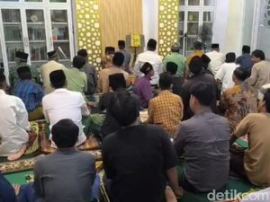 Tak Terburu-buru, Tarawih di Masjid Cirebon Ini Habiskan 3 Jam