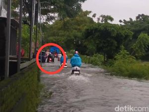 Motor Mogok di Jalan Inspeksi Kanal Borong Makassar Usai Terobos Banjir