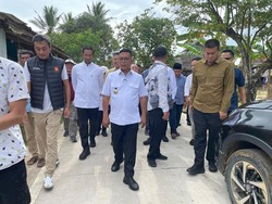 Andra Minta Bupati Pandeglang Alokasikan Anggaran untuk Perbaikan Jalan