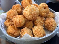 Krenyes Gurih! 10 Bakso Goreng Halal Enak untuk Buka Puasa