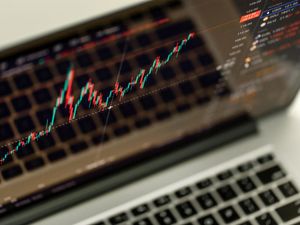 INET Borong 60% Saham THC-FORE Siapkan 100 Gerai Baru saat IHSG Naik ke 8.322