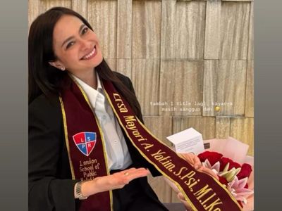 Selamat! Ersa Mayori Lulus S2 dengan Hasil Memuaskan