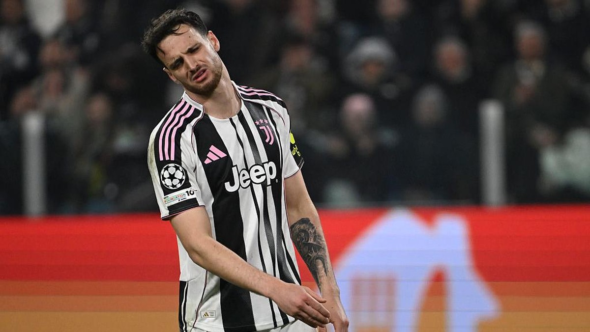 Bek Juventus Federico Gatti menyesali kekalahan dari Galatasaray di leg pertama usai timnya tersingkir dari Liga Champions (Foto: Getty Images/Stefano Guidi)