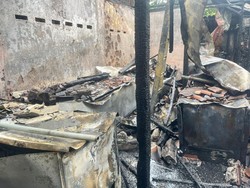 Gudang Frozen Food di  Banjarsari Solo Kebakaran