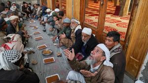 Hangatnya Ramadan di Sanaa, Relawan Bagikan Ratusan Porsi Iftar untuk Warga