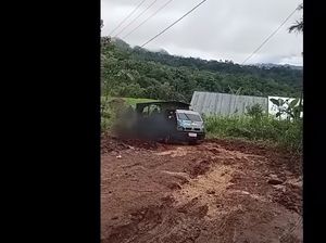 Jalan Rusak Parah, Pasien Meninggal di Atas Pikap Menuju Puskesmas