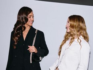 Momen Langka Jessica Alba dan Putri Cantiknya Hadir di Milan Fashion Week