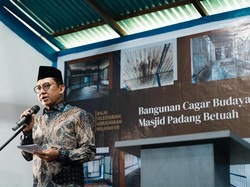 Menbud Resmikan Pemugaran Cagar Budaya Masjid Padang Betuah