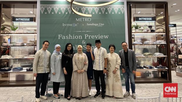 Jelang Lebaran 2026, brand fesyen lokal Intresse berkolaborasi dengan Sandiaga Uno meluncurkan koleksi terbarunya di Metro Department Store, Pondok Indah Mall, Jakarta, Rabu (26/2).