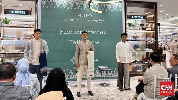 Jelang Lebaran 2026, brand fesyen lokal Intresse berkolaborasi dengan Sandiaga Uno meluncurkan koleksi terbarunya di Metro Department Store, Pondok Indah Mall, Jakarta, Rabu (26/2).