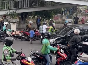 4 Kesaksian Aksi Gila-gilaan Pengemudi Mobil Lawan Arah Kayak Film
