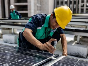 Panel Surya RI Masuk Pasar AS Digetok Tarif Tinggi hingga 173%!