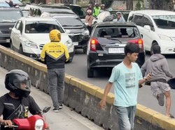 Momen Tegang Penangkapan Pemobil Ugal-ugalan di Jakpus Usai Diamuk Massa