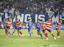 Tumbangkan Madura United 5-0, Persib Kokoh di Puncak Klasemen Super League