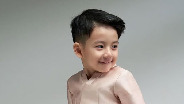 7 Foto Pierce Anak Billy Davidson yang Curi Atensi, Ganteng Bak Oppa Korea