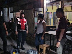 Polisi Razia Miras dan Petasan di Palembang, 6 Orang Penjual Diamankan