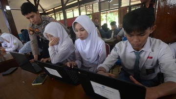 Polres Salatiga dan ASEAN Foundation Perkenalkan Teknologi AI kepada Pelajar Lokal
