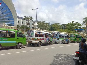 Protes Pikap Angkut Banyak Penumpang, Sopir Bemo Demo di Kantor Gubernur NTT