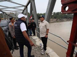 Satgas PRR Kebut Perbaikan Jalan-Jembatan agar Logistik Sumatera Normal