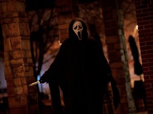 Protes Warnai Premiere Scream 7, Melissa Barrera Berikan Respons Menyentuh