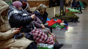 Serangan Rusia Menggempur Kyiv, Warga Tidur di Stasiun Metro