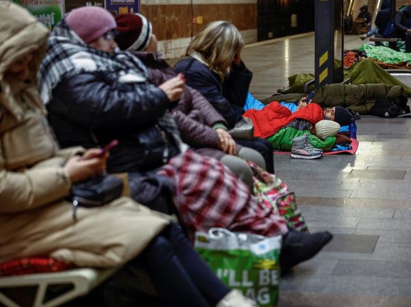 Serangan Rusia Menggempur Kyiv, Warga Tidur di Stasiun Metro