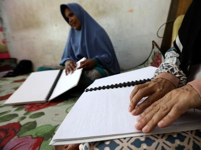 Tunanetra di Banda Aceh Tadarus Ramadan Gunakan Al-Quran Braille