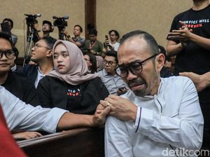 Tangis Riva Siahaan Jelang Putusan Kasus Pertamina